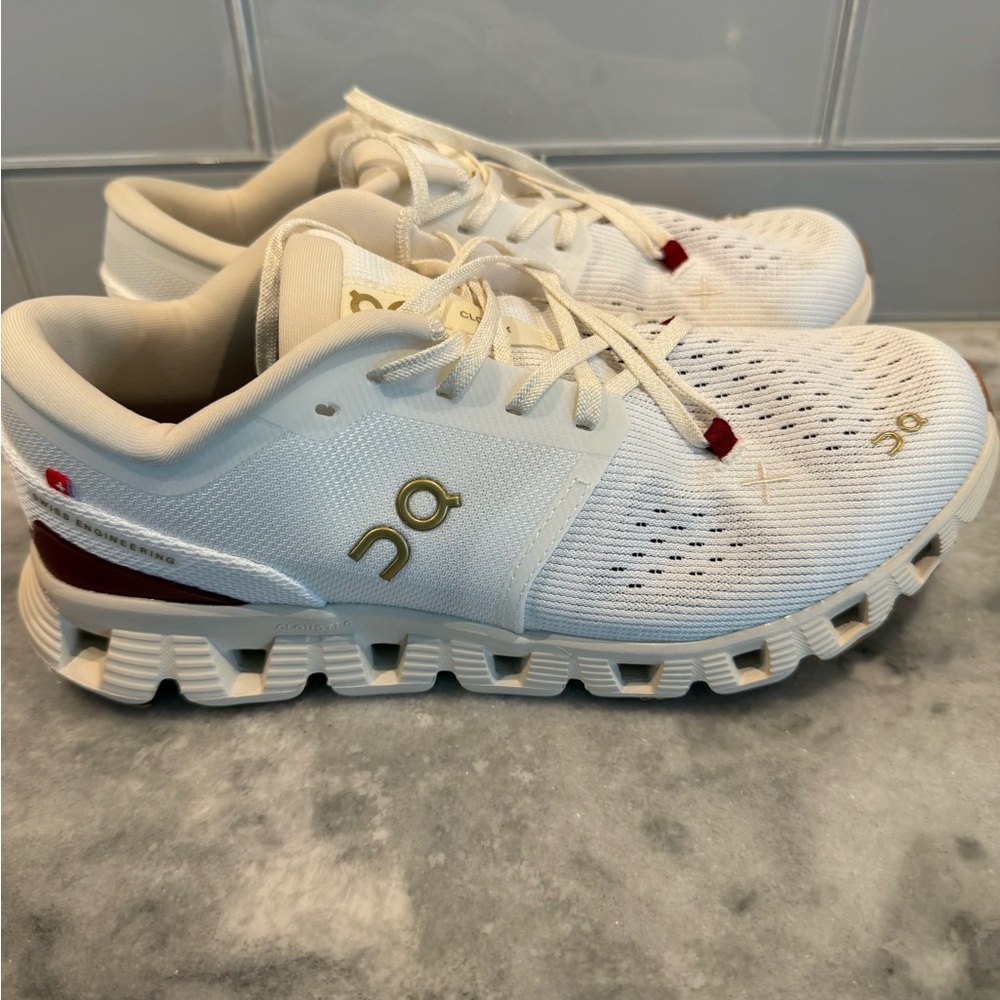 On Running Beige Sneakers with Red Details size 8.5 - Picture 5 of 5